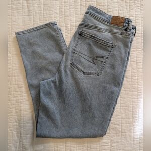 American Eagle Mom Straight Jean